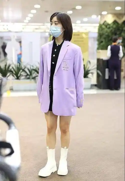 沈月精修图瘦成杆,机场生图再次被揭穿是p图,网友:简直算诈骗_减肥