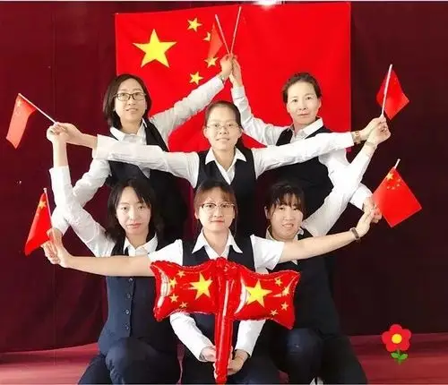 投票|"我和国旗合影"哪张最棒?你说了算!