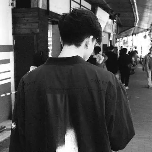 男生头像伤感霸气黑白头像碎碎念念成为身边岁岁年年