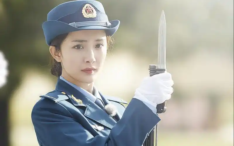 杨幂真正男子汉帅气军装照_厉害了我的大幂幂_明星图片