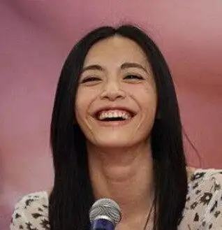 一笑毁所有的女星,小花旦张雪迎笑出表情包,只有她笑得让人心颤