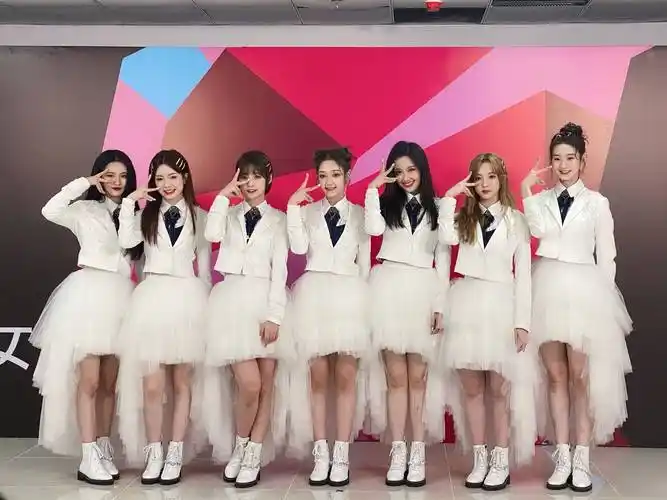 七女争波峰之硬糖少女303