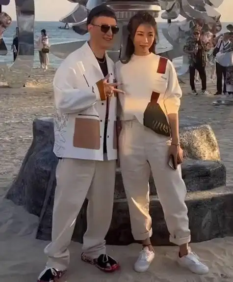 孙红雷与王骏迪的一次香港偶遇,成为网络热议的话题.