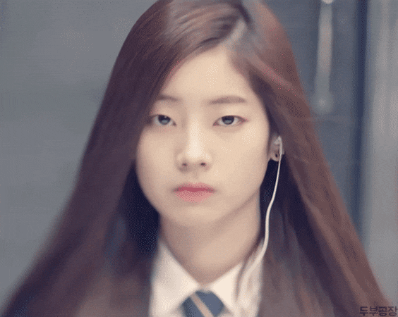 表情不笑时的twice金多贤…有种清冷难接近的感jio!