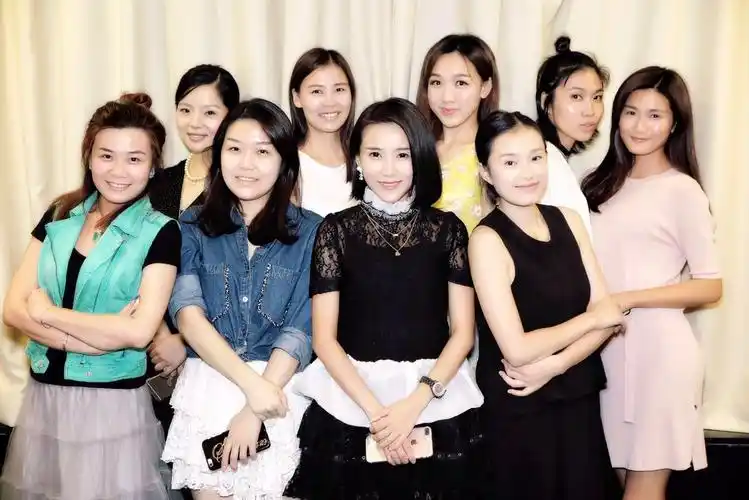 聚会饭局必选!时尚辣妈十年聚首竟然为了它