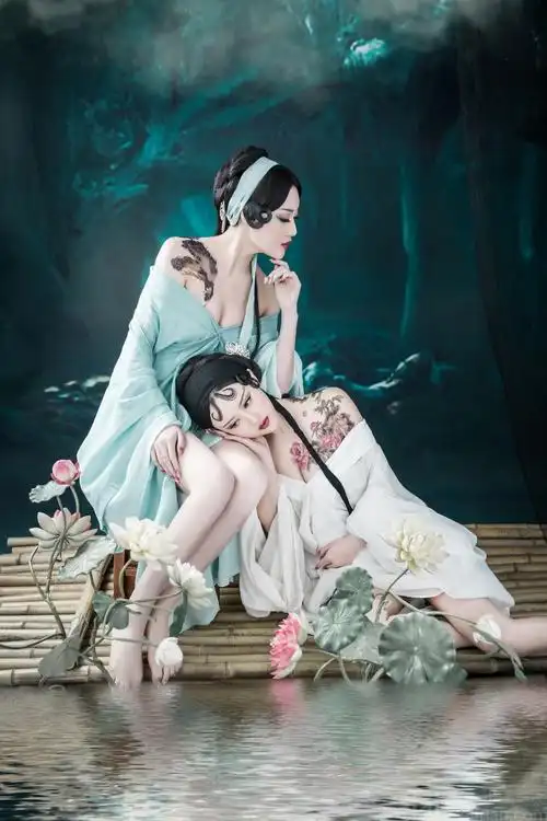 古装闺蜜照现代时尚照