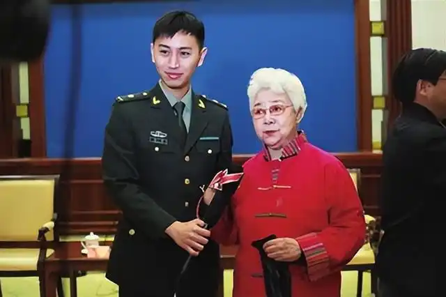 艺术家田华与初恋丈夫爱一生儿子去世当天她为何还去当评委