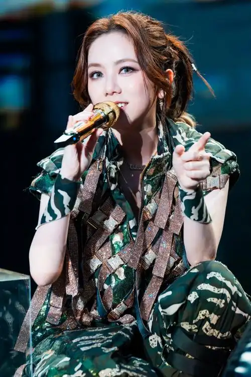 邓紫棋11天8场体育场##邓紫棋十一天开了八场演唱会