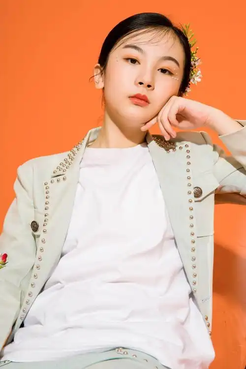 可爱的小姑娘,我12岁了!