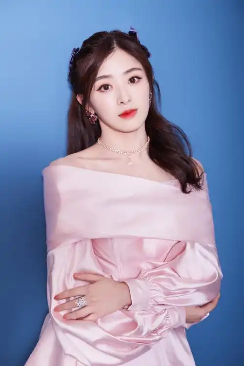 张含韵粉色露肩裙性感写真图片49