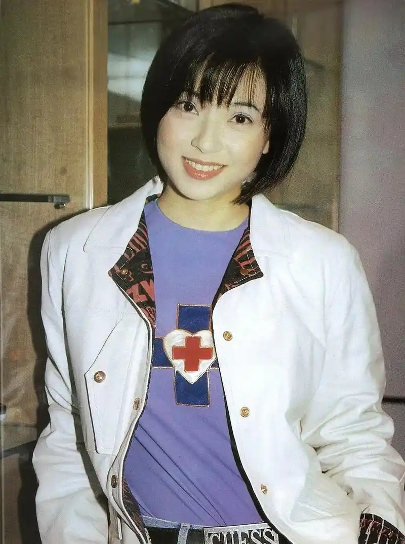 豪门梦碎整容成瘾,财产一分没得,50岁的傅明宪仍孤身一人