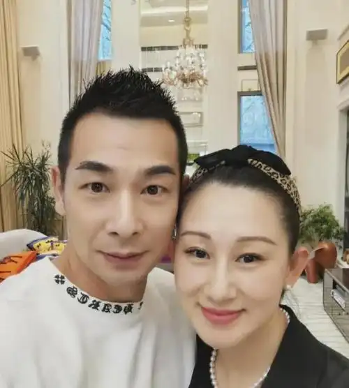 51岁赵文卓疑传喜讯,43岁张丹露怀孕 网友:梅艳芳应开心