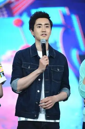 小丈夫杨玏花式卖萌力证撒娇男人也好命