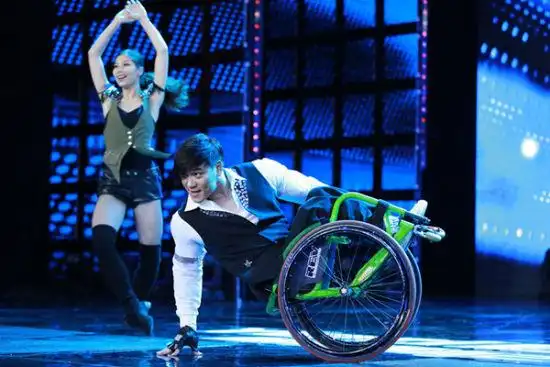 《中国达人秀》刘烨唱响神曲熊猫叫