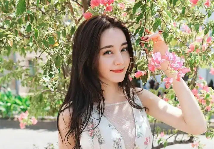 迪丽热巴暴瘦后颜值降低?