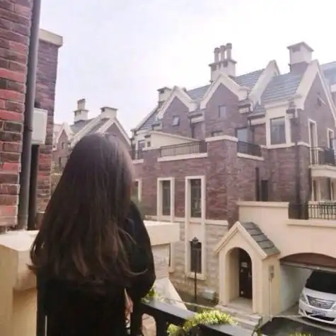 长发美眉卷发中长发背影女生头像