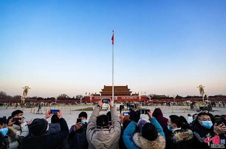 北京天安门广场升旗仪式迎接2021[组图] _ 图片中国_中国网