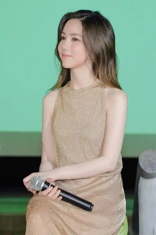 邓紫棋关爱儿童组织大使##邓紫棋马尔代夫vlog