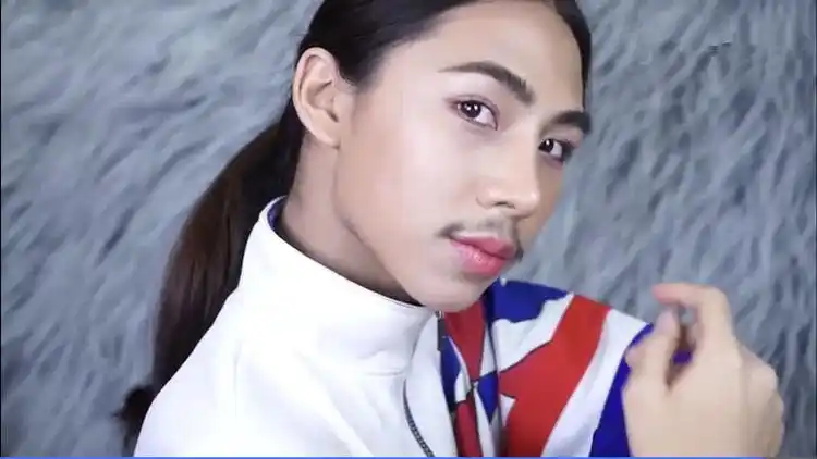 泰国小哥秒变气质女神,网友:再也不相信化妆了