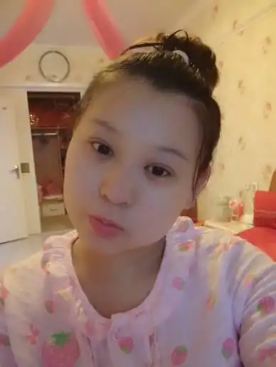 热 敢素颜,不用美图秀秀照片拿出来.有个宝妈做了不敢认.怕啥