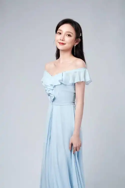 汪小敏江苏春晚化身"白蛇"拜年 《缘起》唤起正能量国漫经典