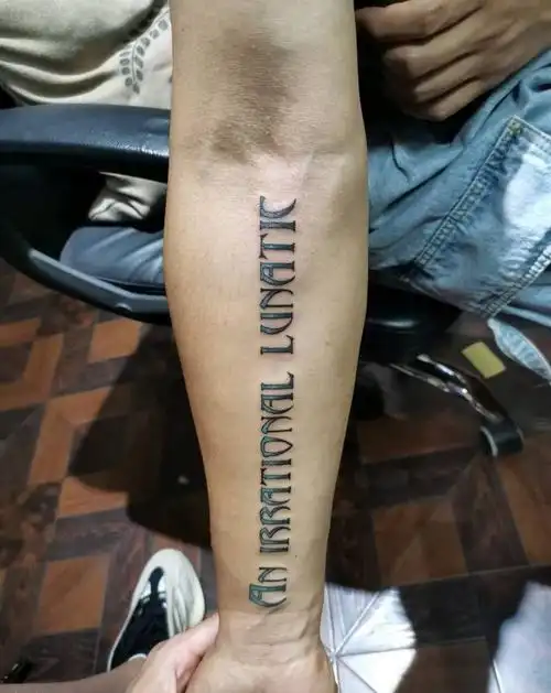 英文字母纹身图片_手臂花体字纹身图案