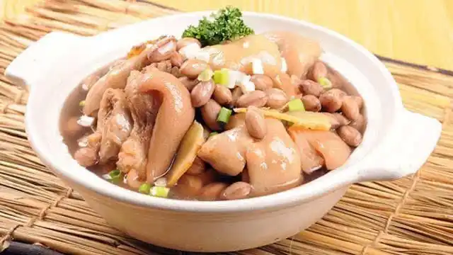 花生仁炖猪蹄,最简单有效的催乳方法