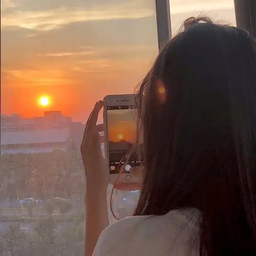 背影女头 | 夕阳下氛围感女生头像_漂亮_网络综合_微信