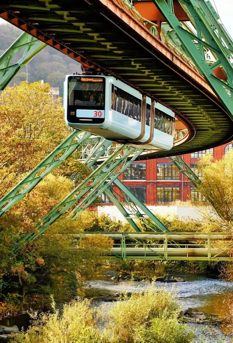 德国9990|伍伯塔尔悬挂式单轨列车.die wuppert - 抖音