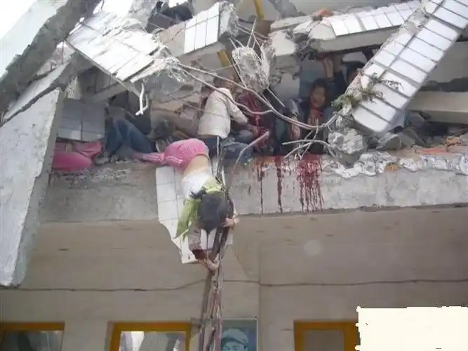 12汶川大地震)照片.-南充论坛-麻辣社区