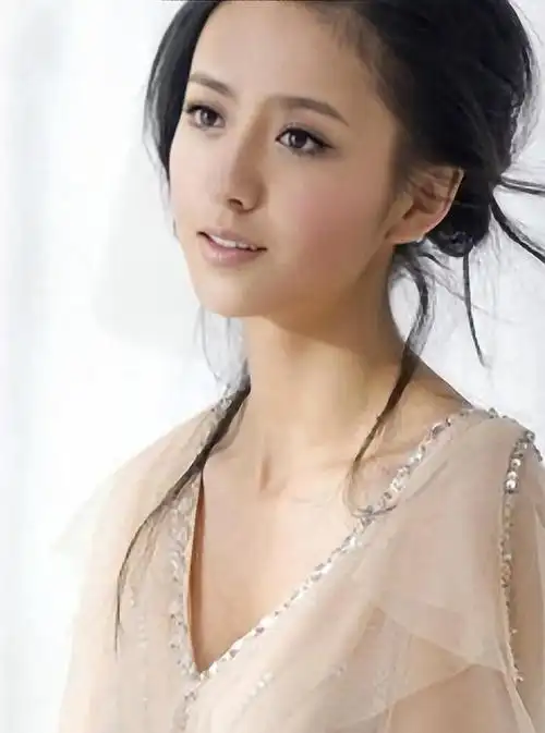 佟丽娅旧照,新疆美女,真的是从小美到大