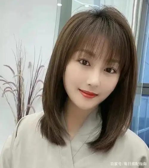 别再留"黑长直"了,这10款发型减龄又好看,照着剪不会错!