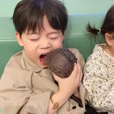 萌娃情侣头像一对可爱,小手一牵岁岁年年