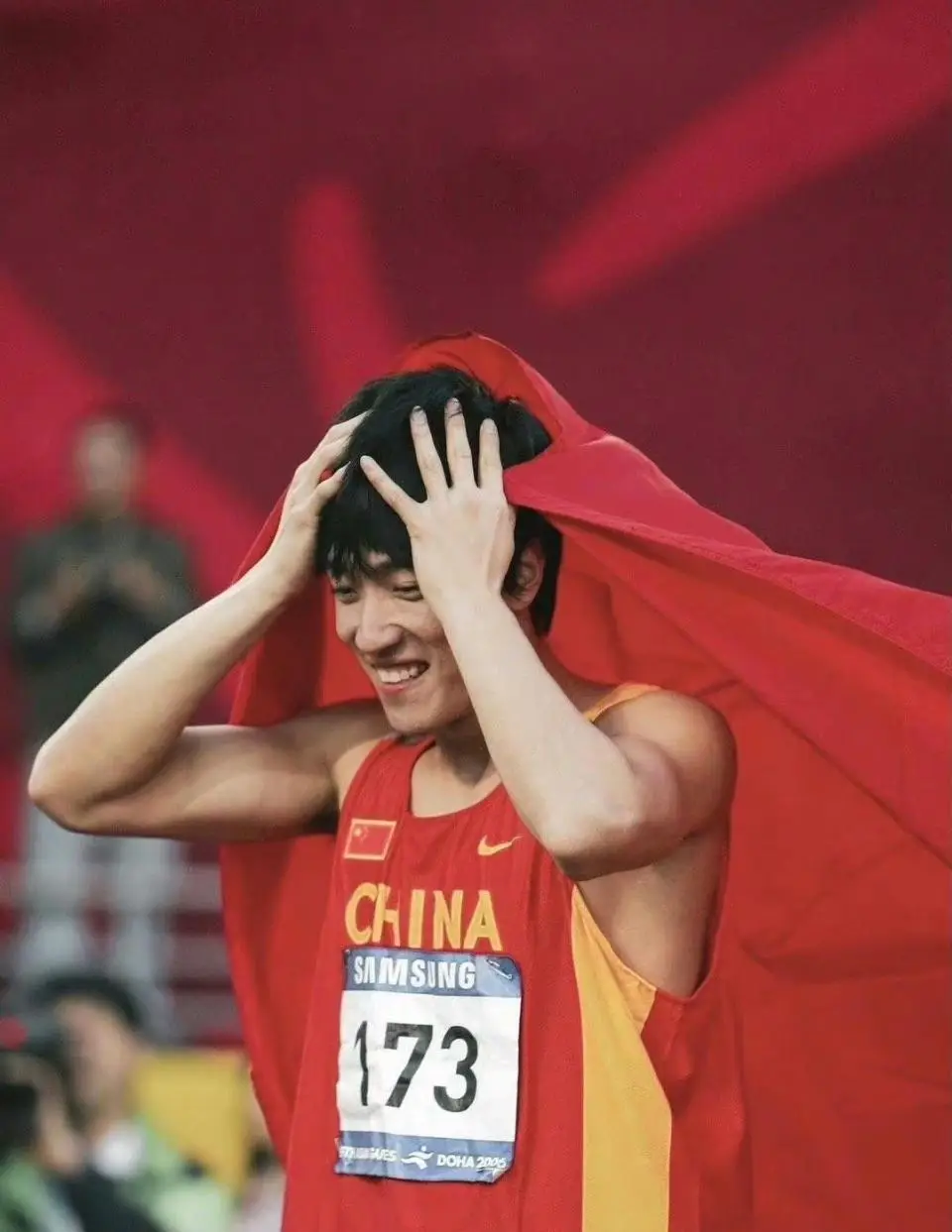 刘翔重回破世界纪录夺冠地,晒出40岁近照,时光荏苒,风采依旧