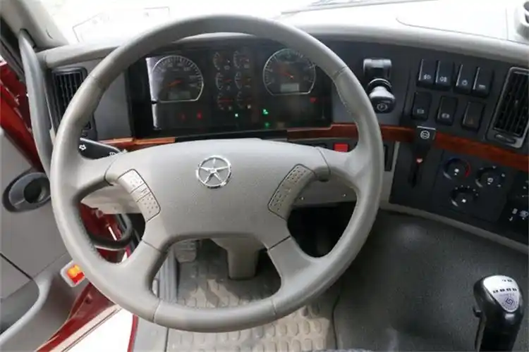 大运n8e重卡 380马力 6x4 国五牵引车(cgc4250d5ecck)