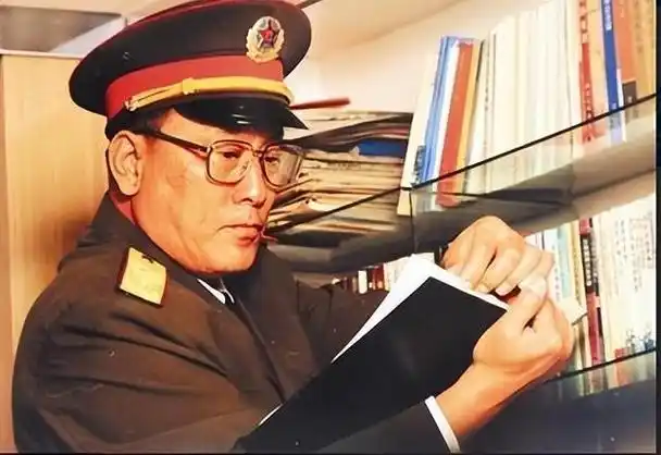 李良辉:原新疆军区司令,58岁升为中将,2000年军车爆炸后被免职