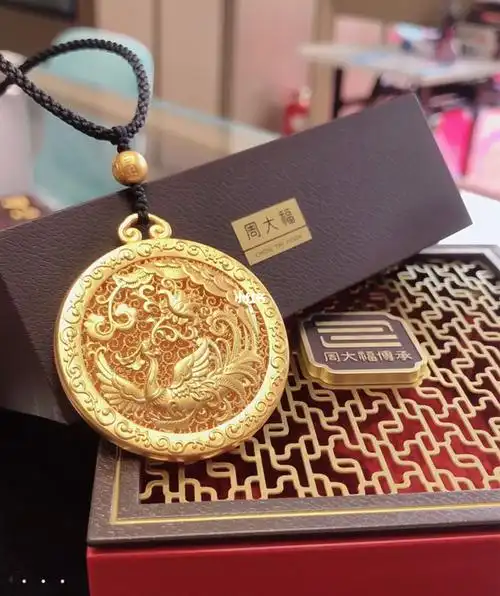 周大福传承凤栖梧桐吊坠