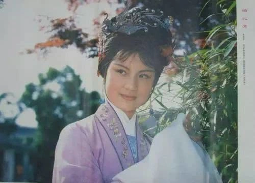 周美姣 ,女,戚派花旦,师从著名越剧表演艺术家,戚派创始人戚雅仙.