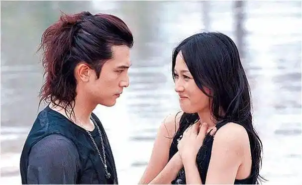 陈乔恩早年被雪藏如今嫁小9岁富豪老公44岁状态仍似少女