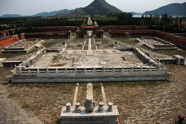 为什么皇帝的墓地要修到皇帝死