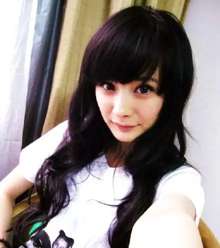 杨幂齐刘海造型旧照曝光宛如邻家少女清纯又动人