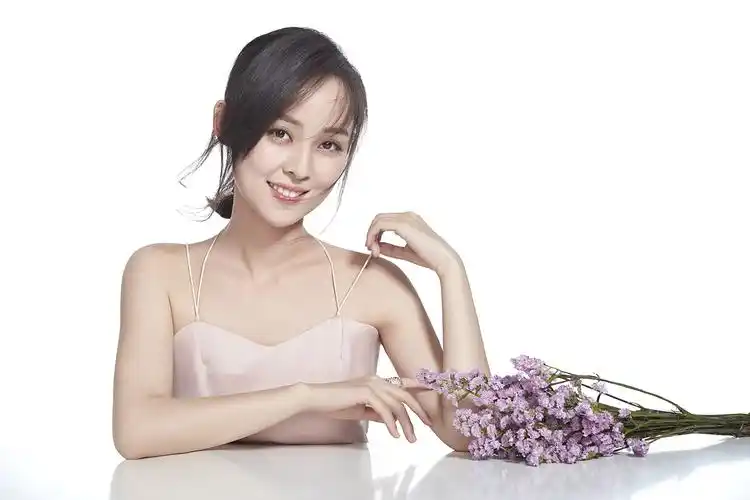 缪婷茹夏日写真曝光 演绎清新女神范