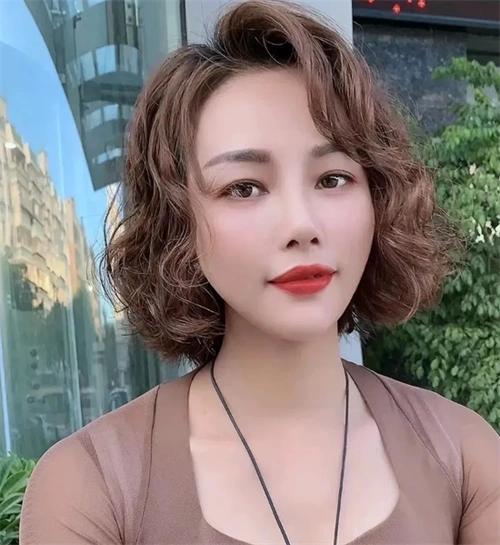 方脸短发设计 打造高级脸型_发型脸型 - 美发站