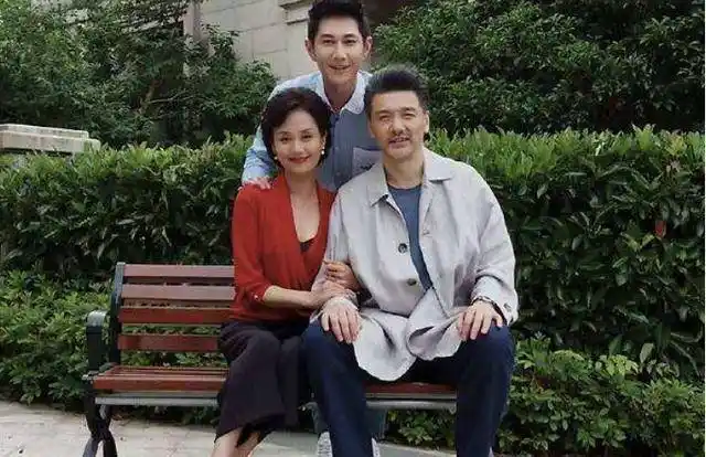 "儿子"是当红明星,女儿是奥运冠军,51岁的她如今生活幸福_李颖_张翰