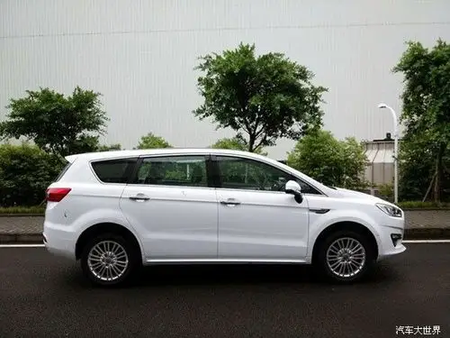 力帆定位7座mpv 力帆轩朗无伪装实车图亮相