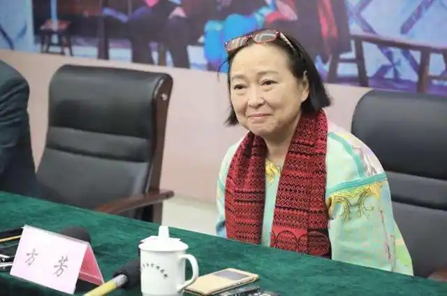 67岁方芳近照曝光!曾是娱乐圈中"大姐大",为拍戏8天7夜不睡觉