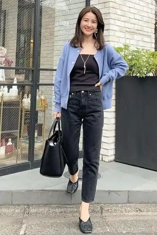 (牛仔裤配什么鞋好)