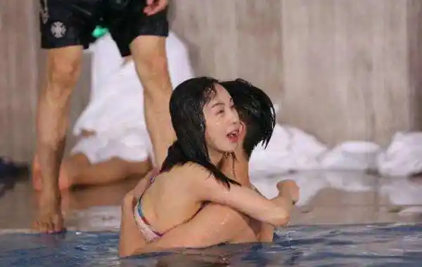 他和秦岚"同居"四年,"白睡"了李菲儿三年,转头却