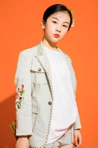 可爱的小姑娘,我12岁了!