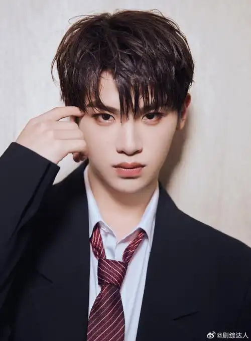 黄明昊男高校草